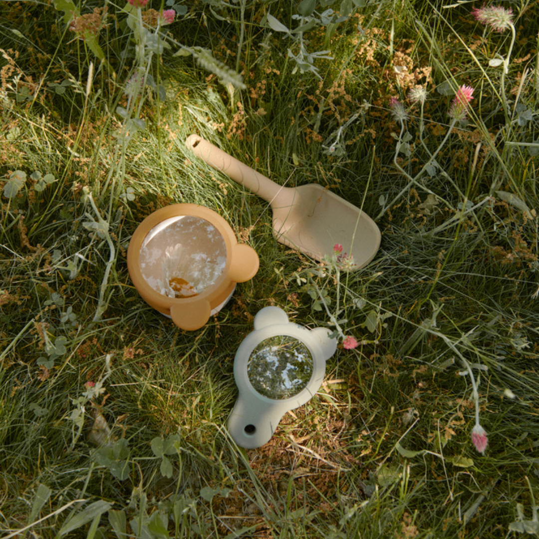 Silikonsko povečevalno steklo Roger Faune green